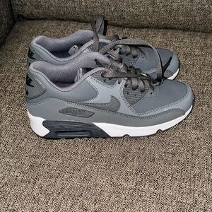 NWOT Gray Nike Air Max 90